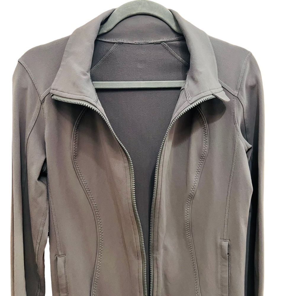 Lululemon Athletica  Jacket Size 8 Zipped Closure Side Pockets Stretchy - Picture 9 of 11